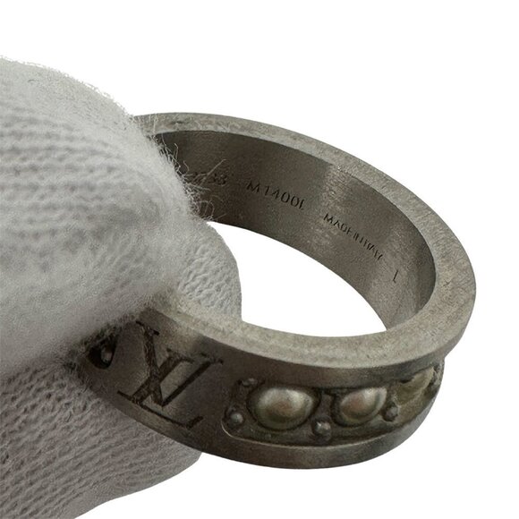 LOUIS VUITTON Gold Pearl Monogram Ring - Picture 7 of 7